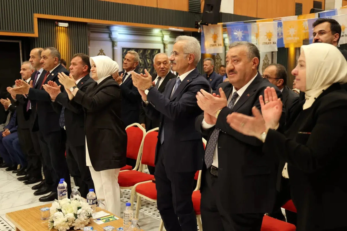 Bakan Uraloğlu G&uuml;m&uuml;şhane&rsquo;de Konuştu: "7 Haziran Akşamı G&ouml;z&uuml;m&uuml;z Kulağımız Tekke&rsquo;de Olacak"