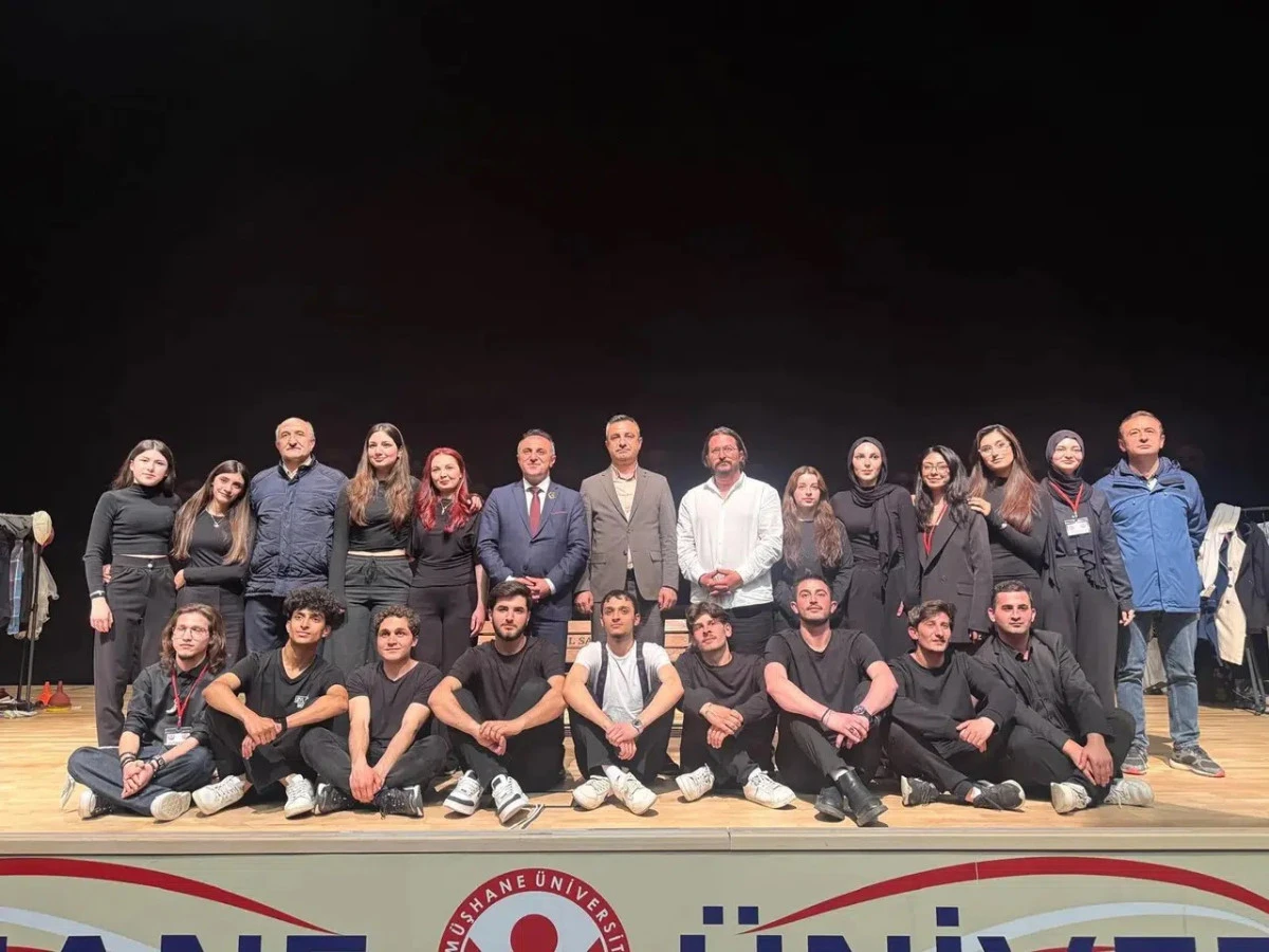 G&uuml;m&uuml;şhane &Uuml;niversitesi Tiyatro Kul&uuml;b&uuml; Sezonu 52 Etkinlikle Tamamladı