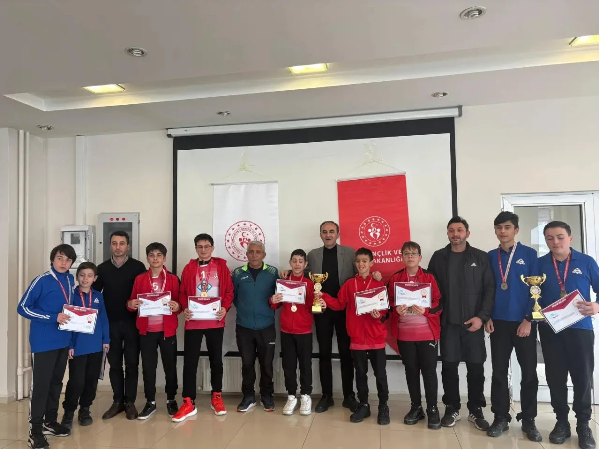 G&uuml;m&uuml;şhane'de Okul Sporları Satran&ccedil; İl Birinciliği M&uuml;sabakaları Tamamlandı