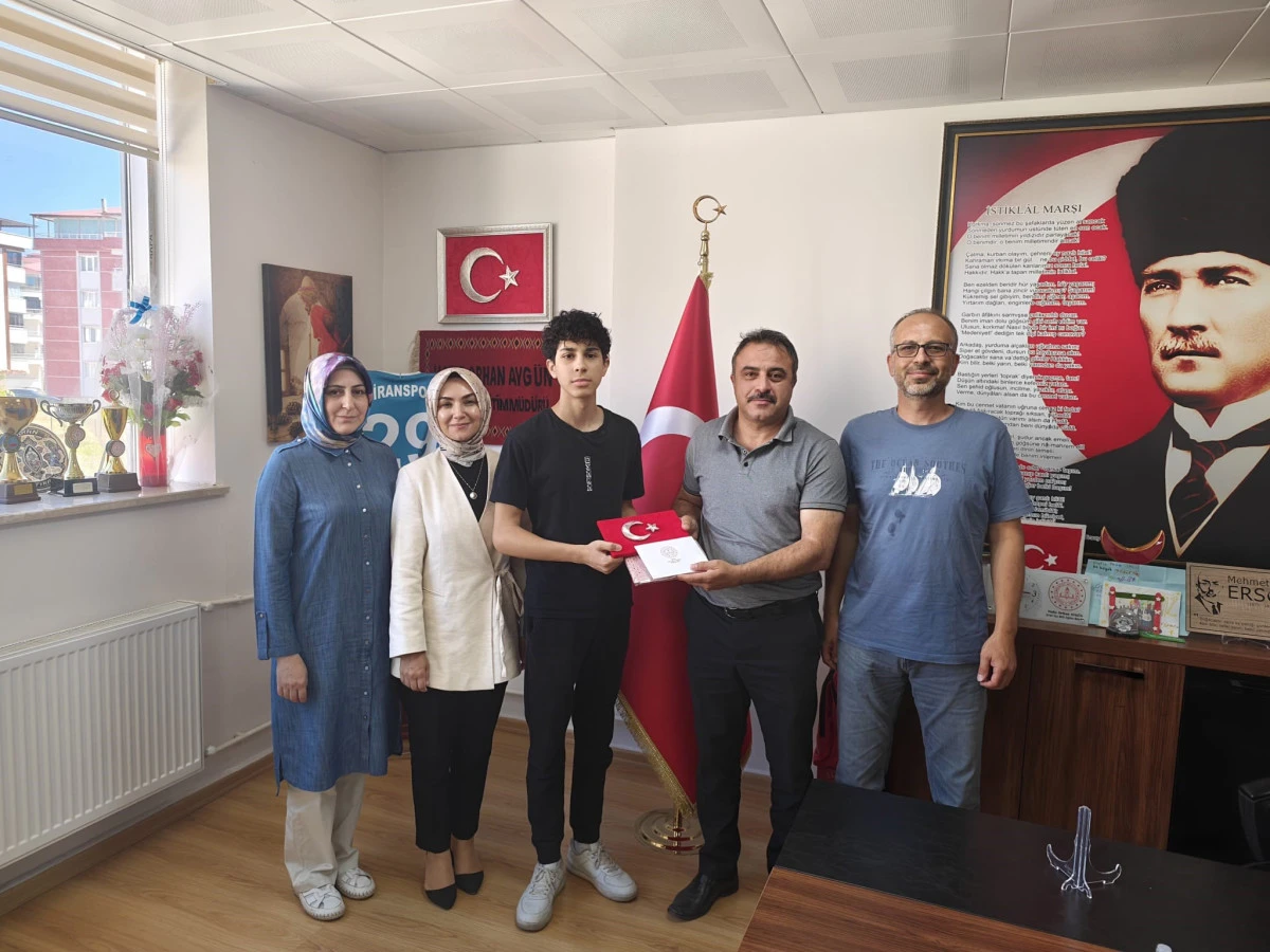 G&uuml;m&uuml;şhane'nin LGS Şampiyonu Şiran'dan: Yusuf Tuna G&uuml;rmeri&ccedil; İl Birincisi Oldu