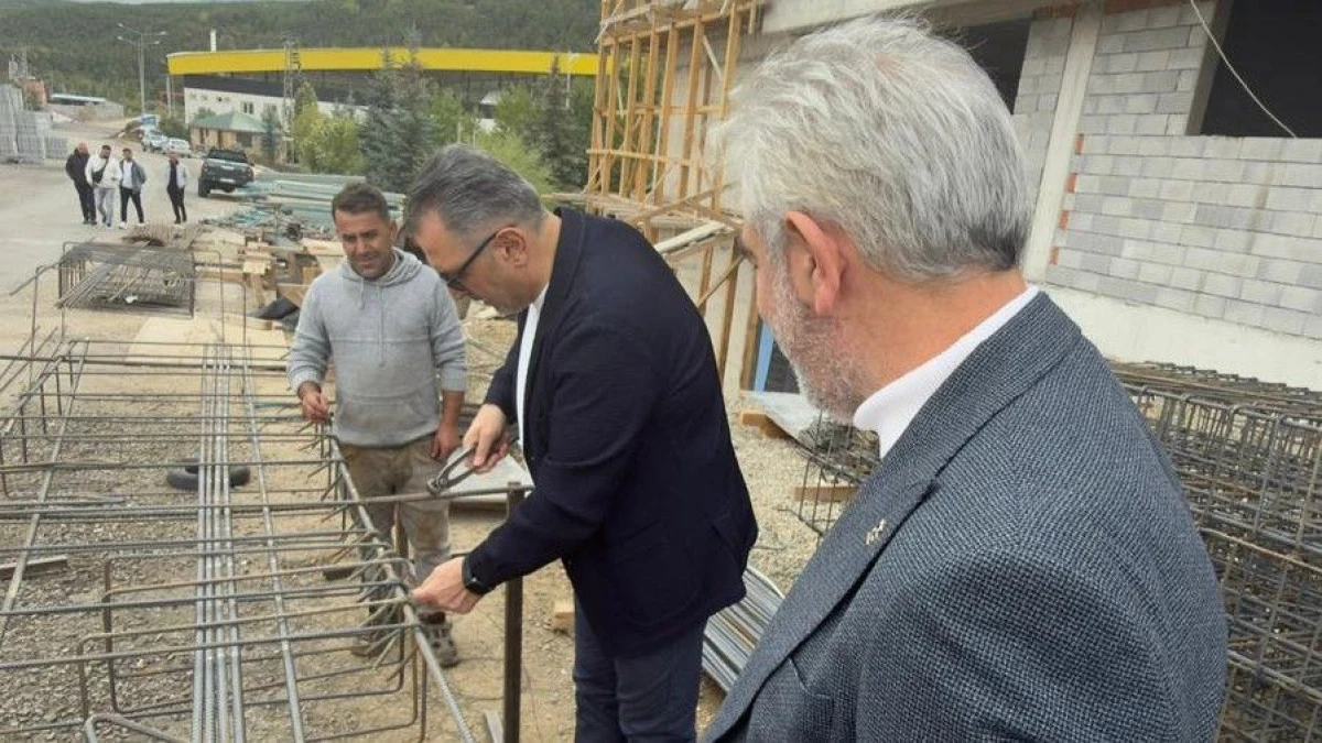 Koordinatör Milletvekili Şiran'daki Dev Tesisin İnşaatını İnceledi, Demir Bağladı
