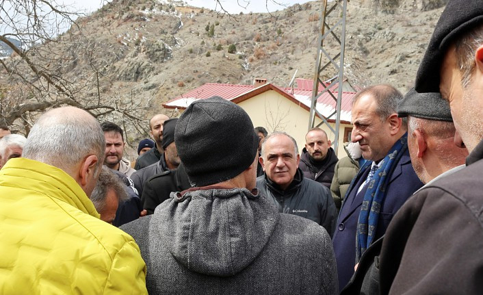 MHP heyeti Yeşilyurt köylülerinin yanında