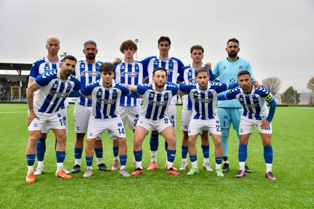 Şiran İlçe Stadı’nda Namağlup Derbi