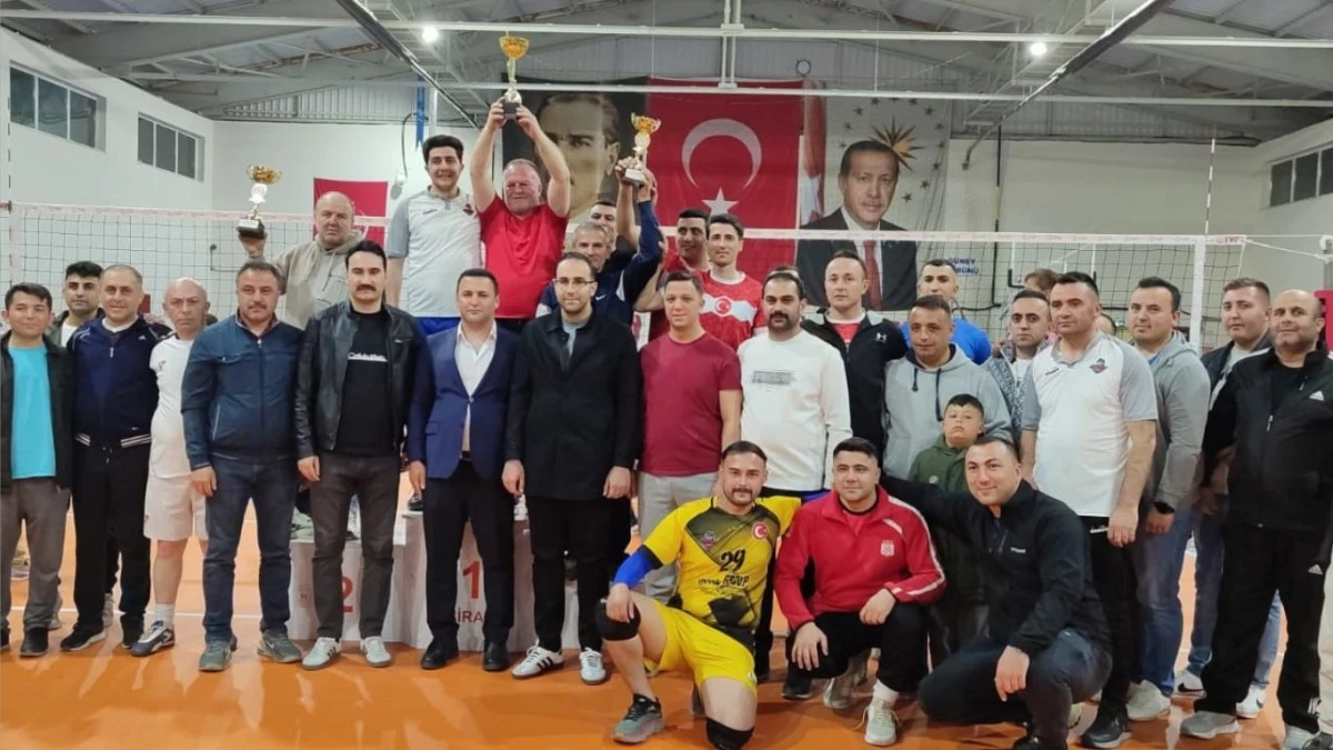 Şiran’da Kurumlar Arası Voleybol Turnuvası Nefes Kesti