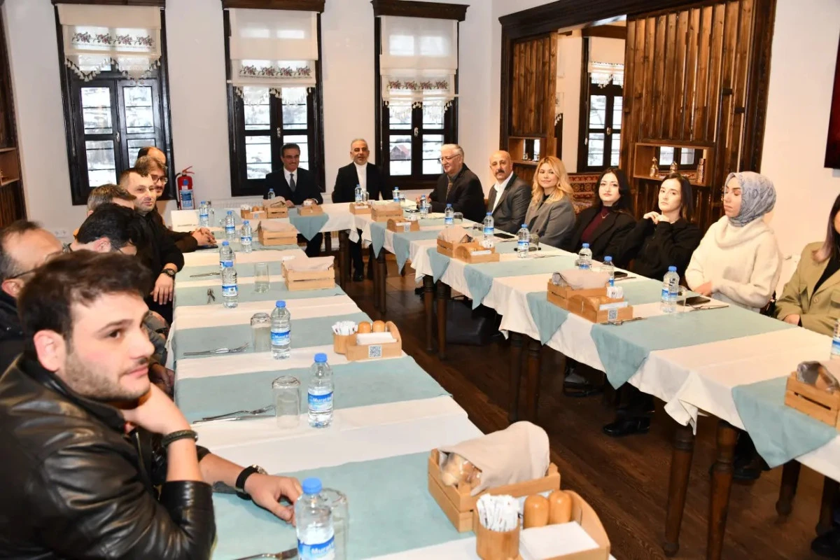 Vali Baruş: G&uuml;m&uuml;şhane&rsquo;nin g&uuml;&ccedil;l&uuml; yerel basını bizim i&ccedil;in şanstır